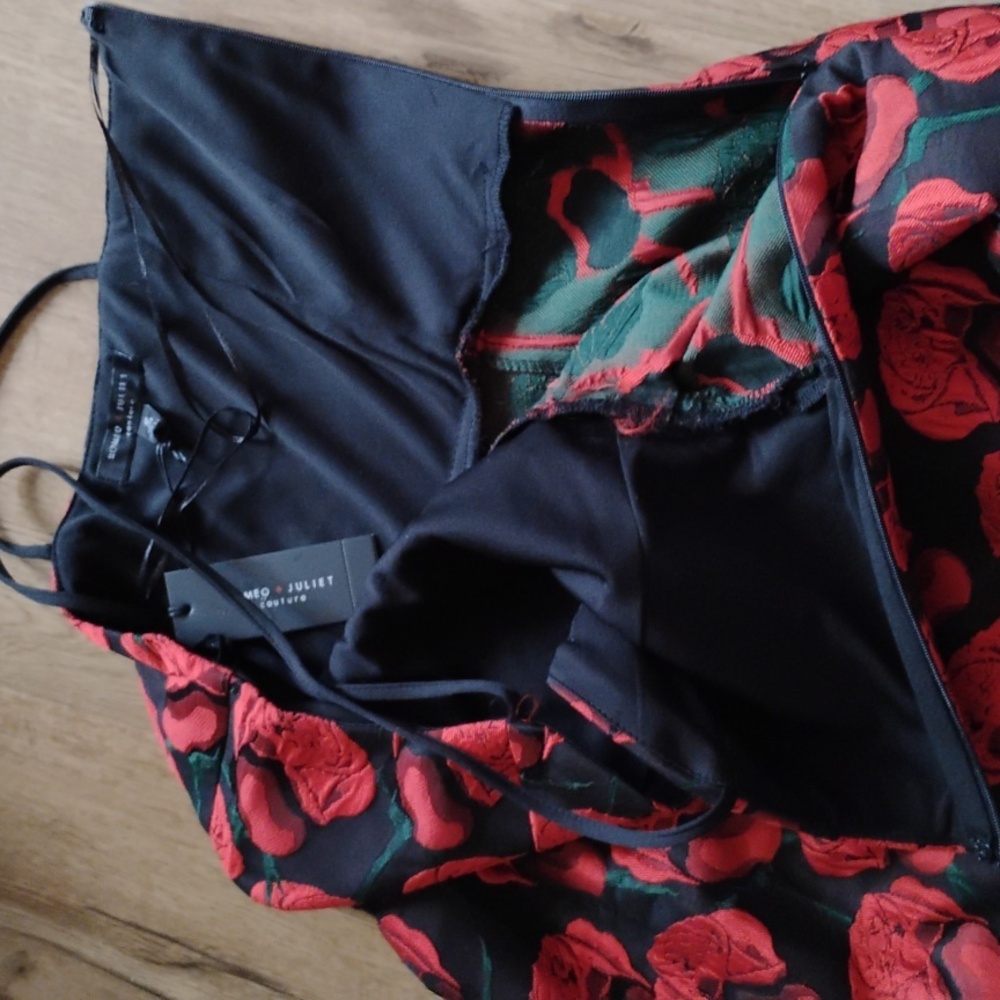 SMALL RED ROSE MINI DRESS - Picture 8 of 13